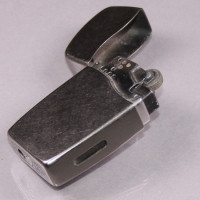 Briquet à gaz Zippo BLU, parfait état