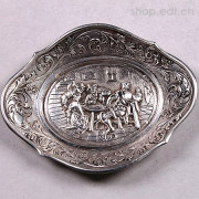 Coupelle en argent massif avec scène de taverne gaufrée, 1927