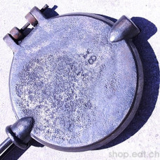 Cast iron waffle iron, in perfect condition, early 20th century